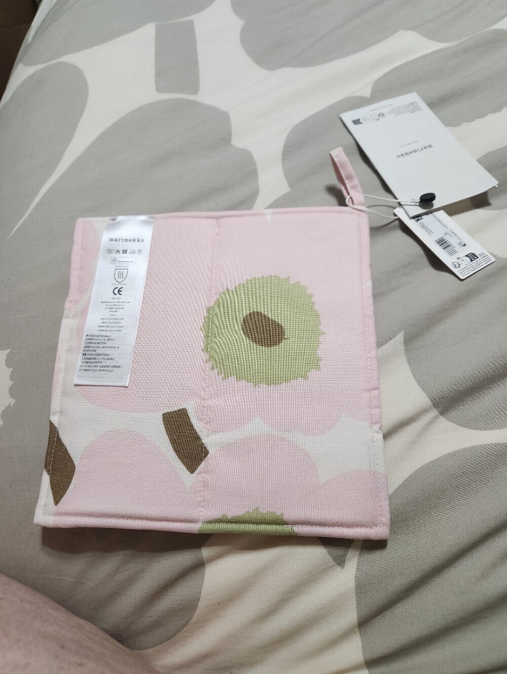 Marimekko Unikko Pink off White/ Pear Pot Holder - Picture 4 of 4